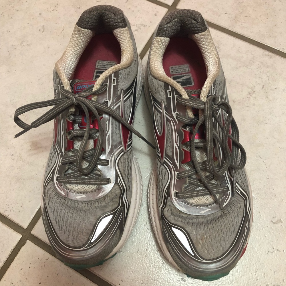 Brooks ghost running shoes